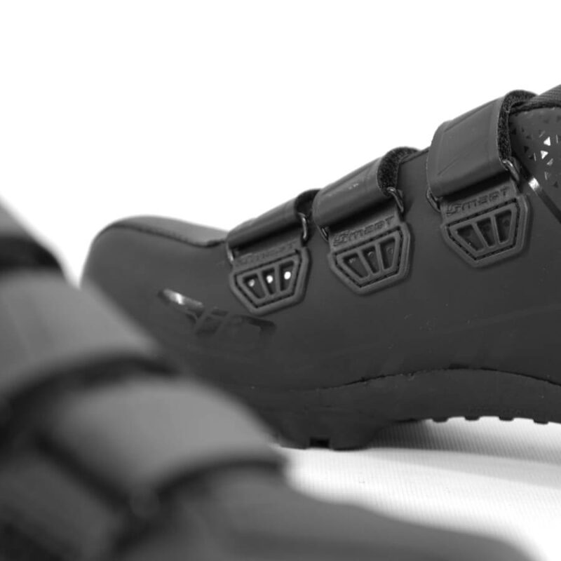 Black_SM_MTB_Cycling_Shoes closeup